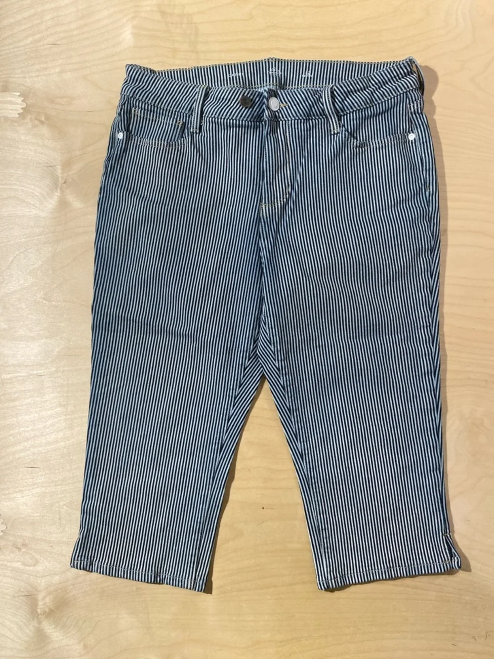 St. John’s Bay Striped Navy and White Cropped Pants 12P (RB)